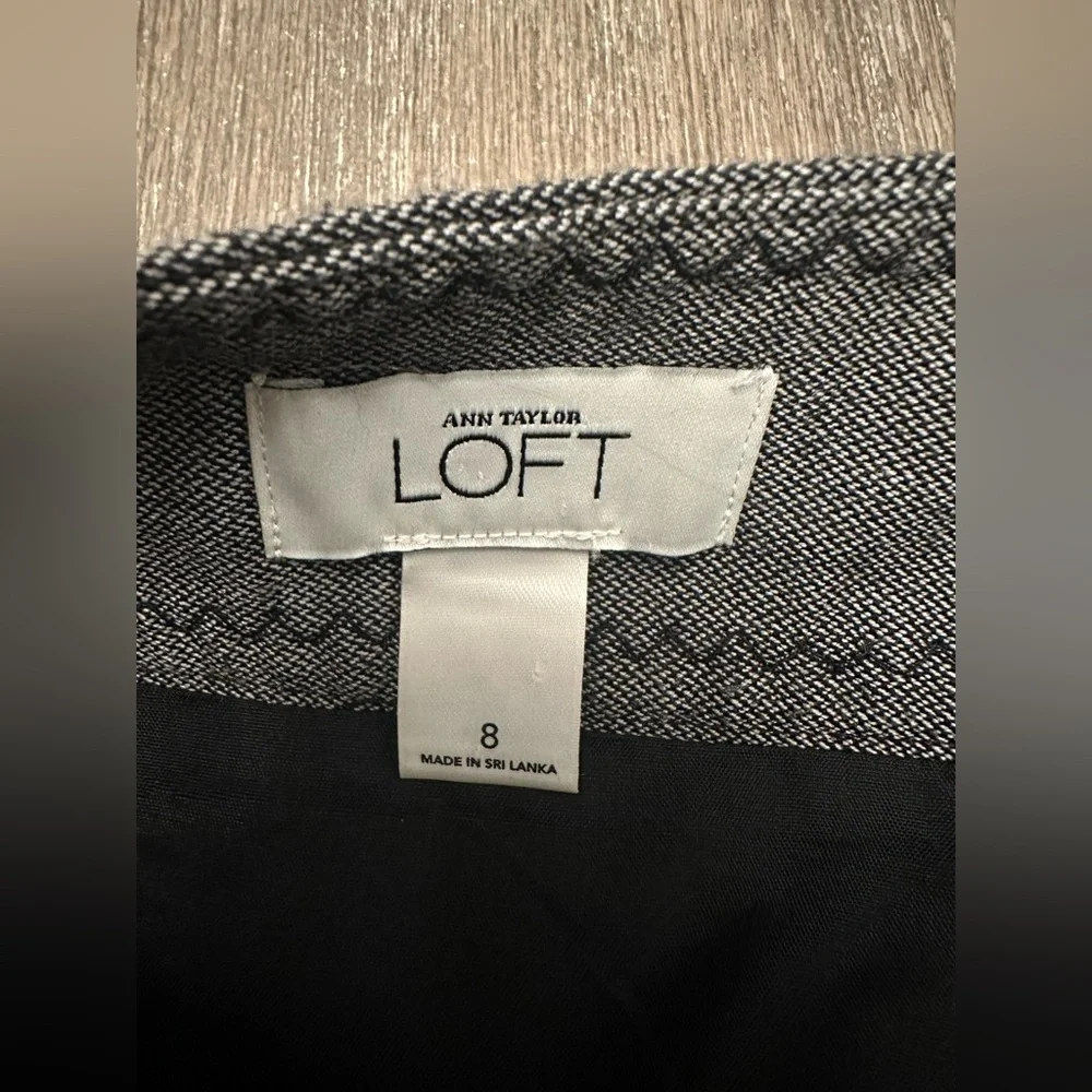 ANN TAYLOR LOFT GREY PENCIL SKIRT - Size 8 SKU:361